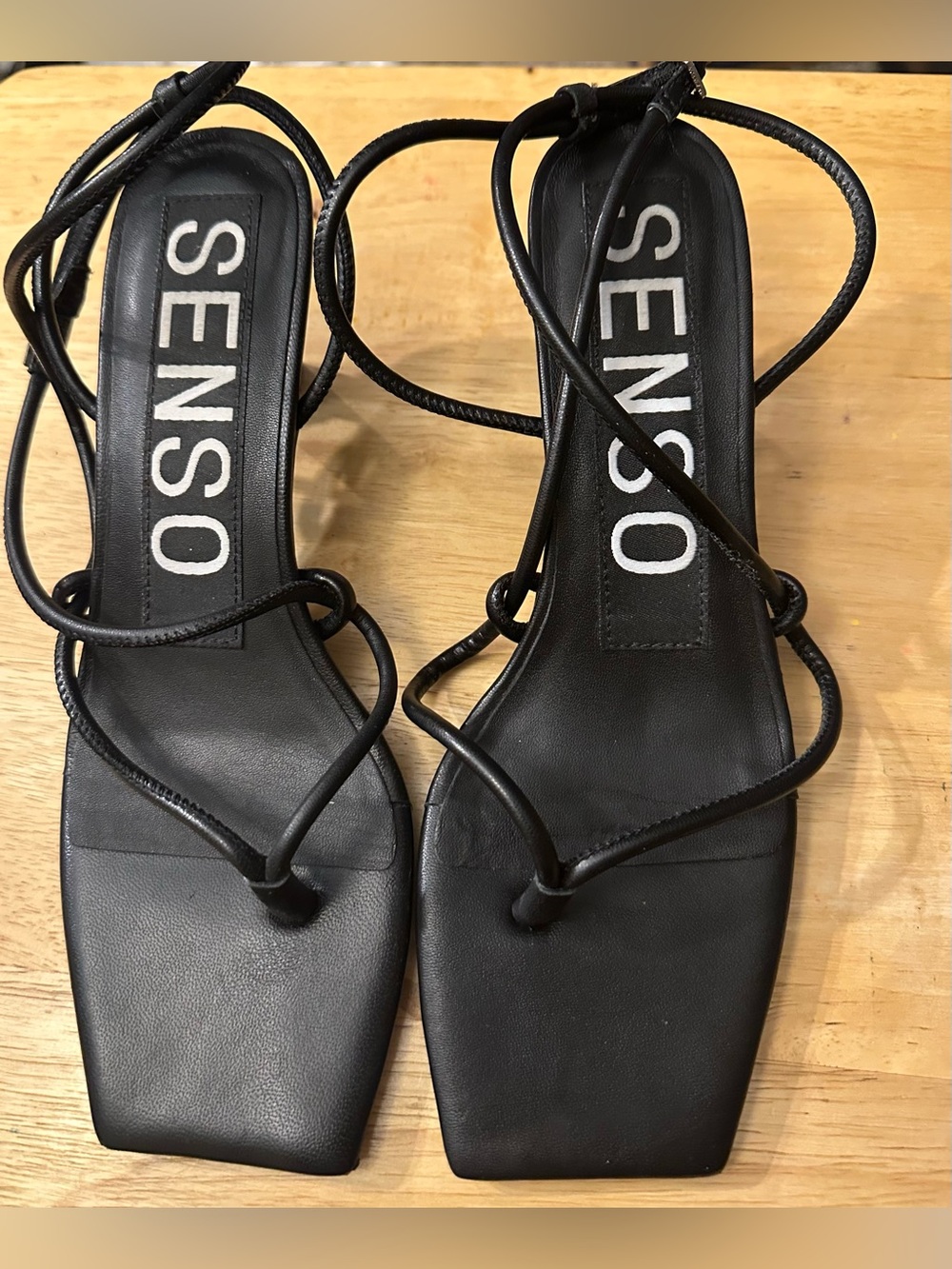 SENSO Wella Black
Square-Toe
Strappy Kitten Heel Sandals
Size 37(US 6.5-7)